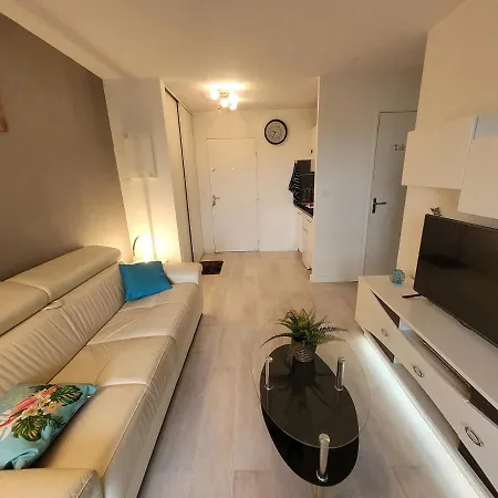 Le Bleu Azur - Piscine - Lagon Bleu Apartment